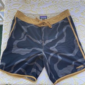 Patagonia board shorts size 32